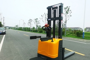 叉車生產廠家：管理者要學會放手
