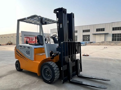 如何駕馭叉車，專注安全輕松完成工作？