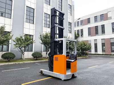 前移式電動叉車